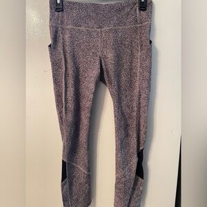 Lululemon Women’s Size 4 Speckled Black White Leggings Zip Pocket, Side Pockets